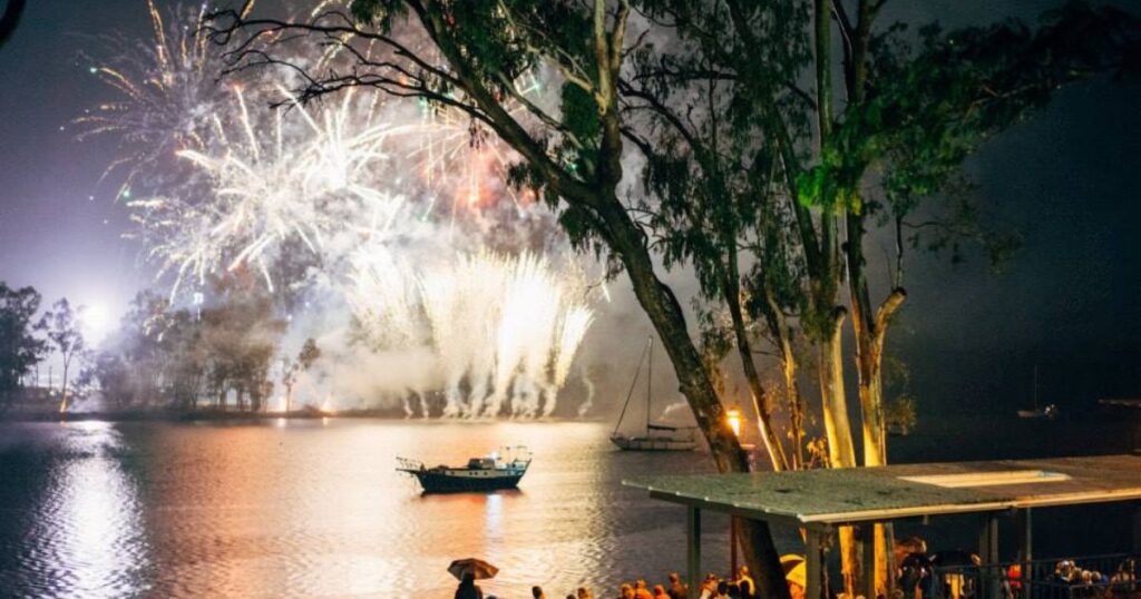 Fireworks On River Rockhampton 2015